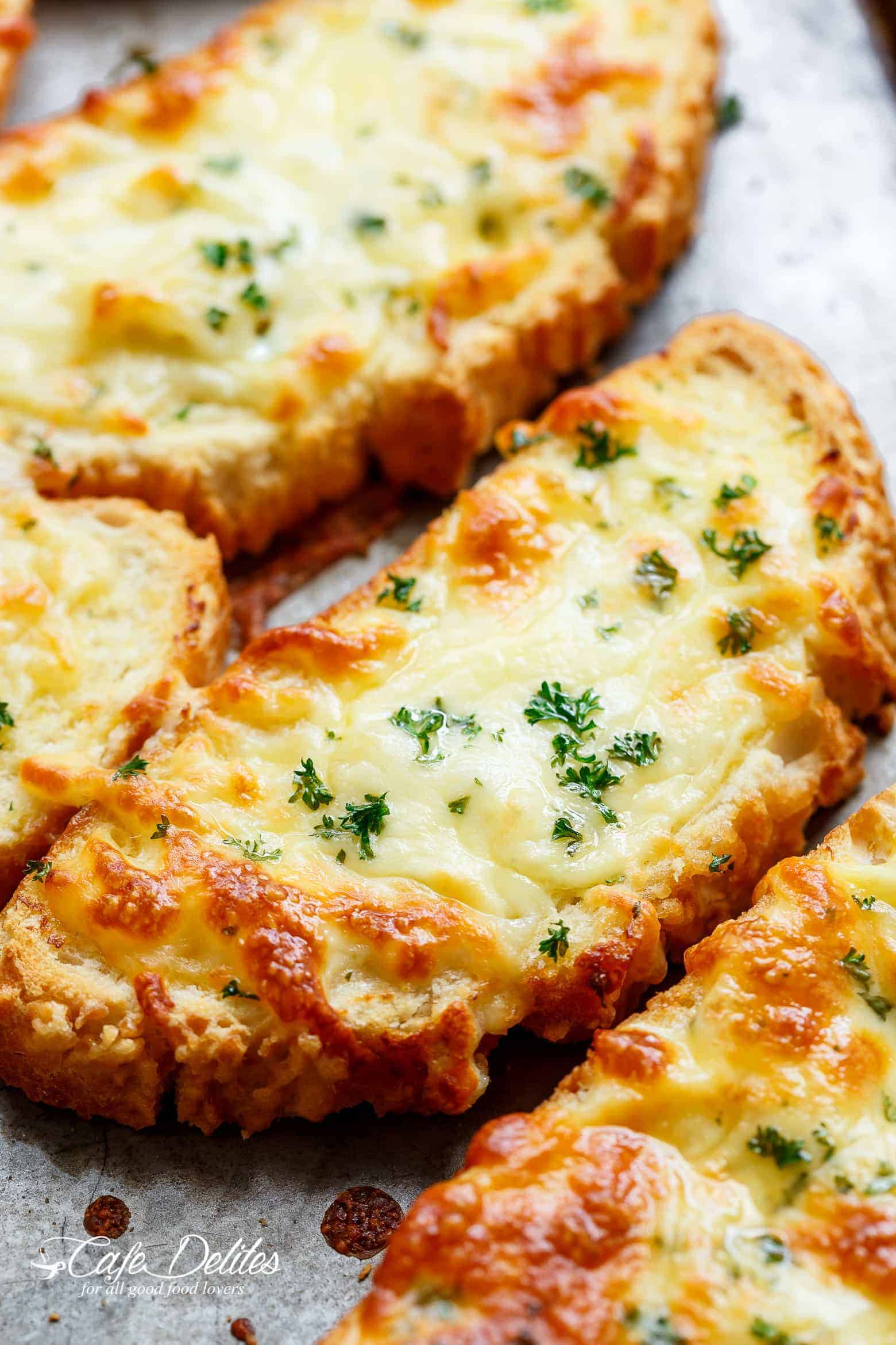 Master Individual Garlic Cheese Bread: Crisp Edges, Gooey Cheese